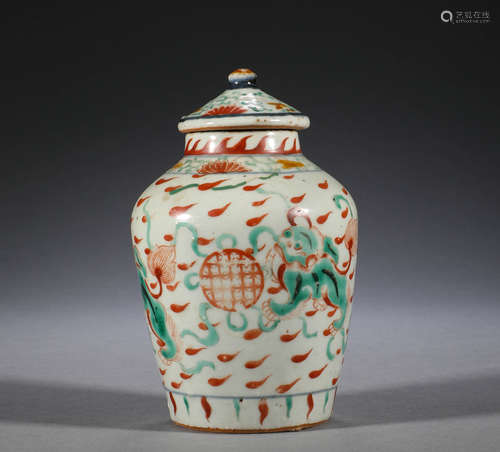 Red and green colored cans in the Ming Dynasty