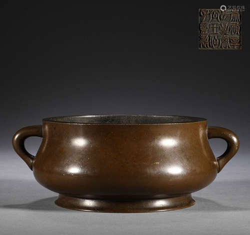 In the Ming Dynasty, the bronze two ear censer