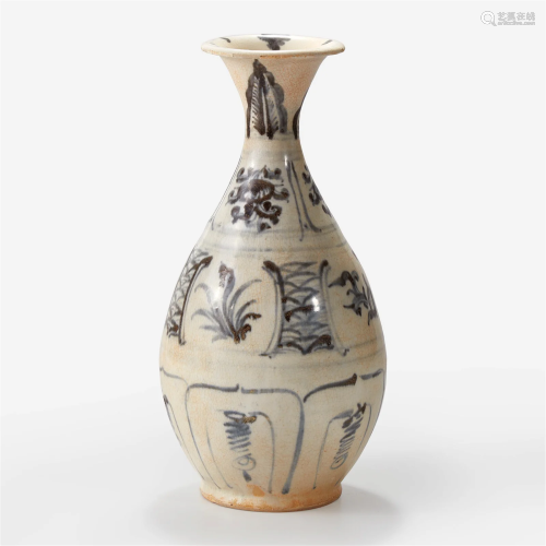 A Vietnamese blue and white bottle vase Le dynasty 15th/16th...