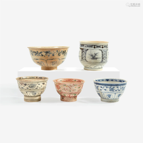Group of five Vietnamese bowls and vessels Le dynasty 15th/1...