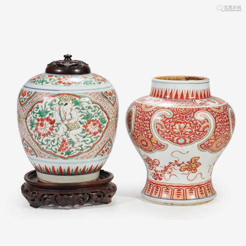 Two Chinese famille verte decorated porcelain jars 17th/18th...
