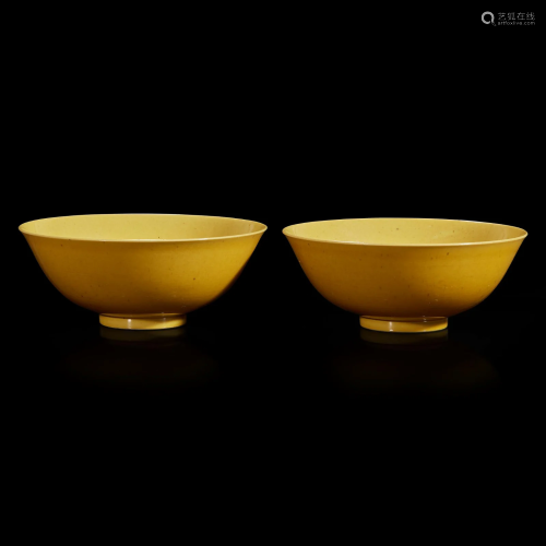 A pair of Chinese yellow-glazed porcelain bowls Daoguang six...