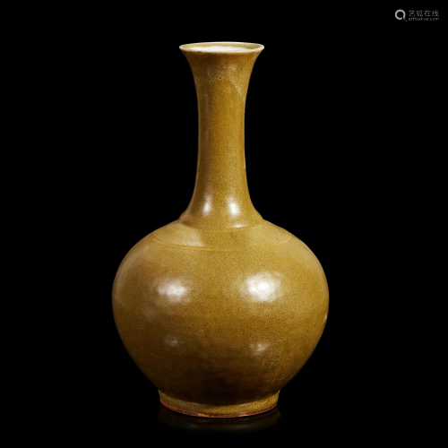 A Chinese tea dust-glazed vase Qing dynasty