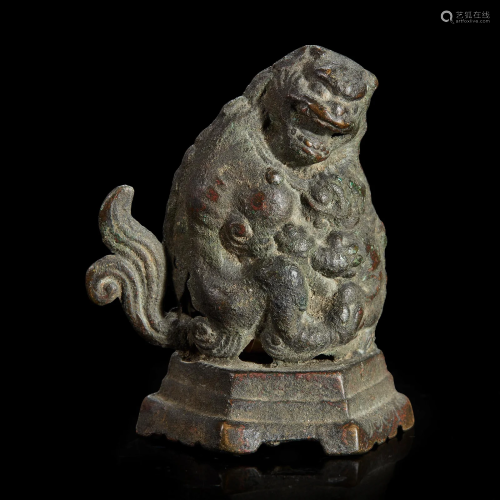 A small bronze "Buddhist Lions" group