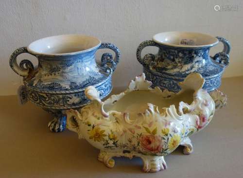 Coppia di anfore in ceramica bianca e blu sec.XX