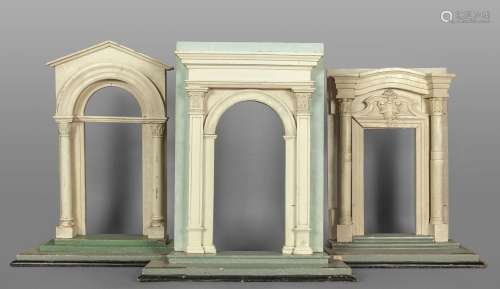 Tre modelli di portali rinascimentali in legno
