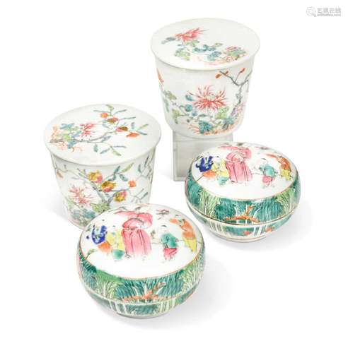 A pair of Chinese famille rose porcelain small boxes and cov...