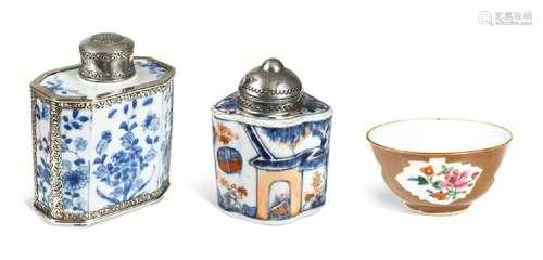 A Chinese blue and white export porcelain tea caddy, Qianlon...