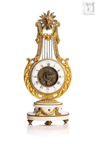 Pendule de forme lyre