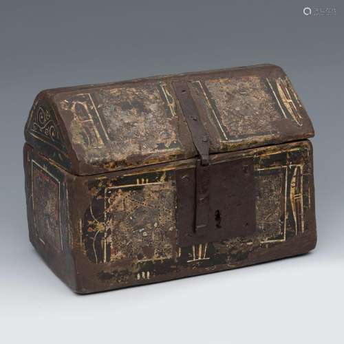 Gothic chest, 14th century.Polychrome wood.Original fittings...