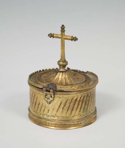Pyx; Spain, XVI-XVII century.Golden copper.Presents restorat...