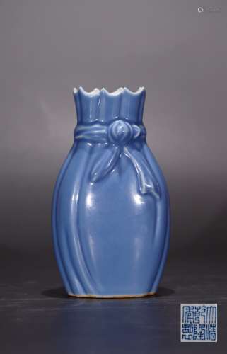 清代 天藍釉包袱瓶