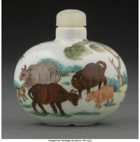 A Chinese Porcelain Snuff Bottle, Qing Dynasty M