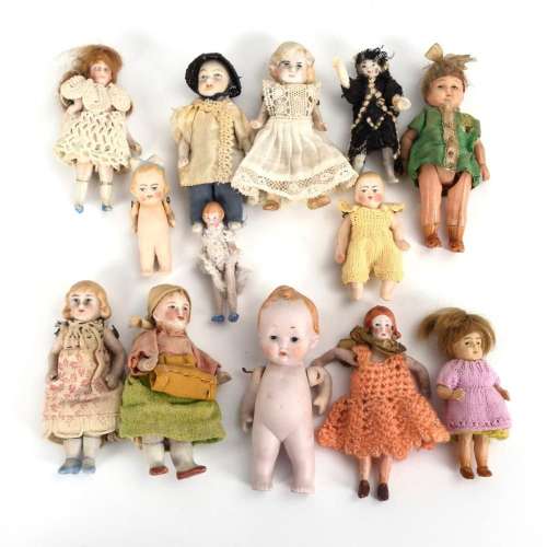 CONVOLUTE 13 DOLLS. FOR THE DOLLHOUSE.