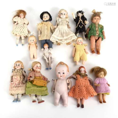 CONVOLUTE 13 DOLLS. FOR THE DOLLHOUSE.