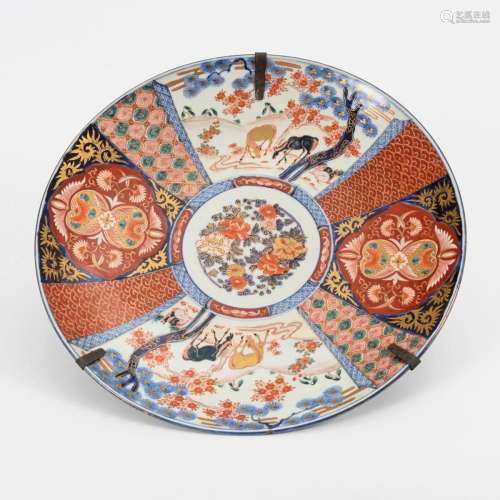 LARGE IMARI WALL PLATE WITH HORSES.