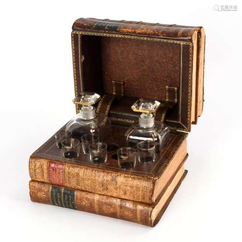 BOOK BOX WITH HIDDEN SET OF LIQUEURS.