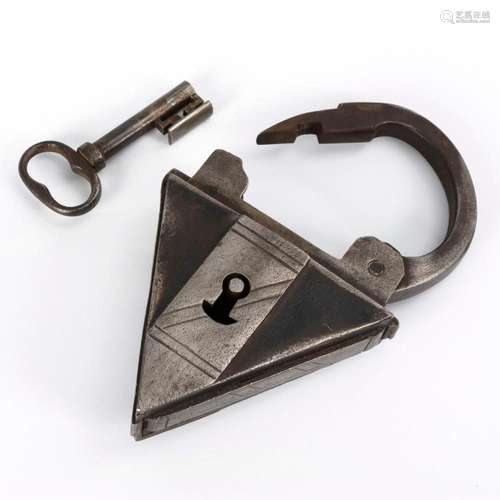 EARLY BAROQUE TRIANGULAR PADLOCK.