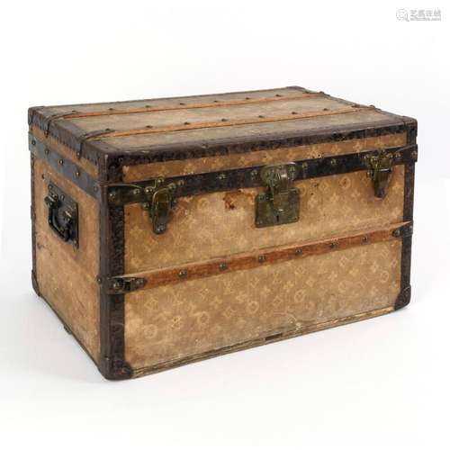 EARLY "STEAMBOAT CHEST". LOUIS VUITTON.