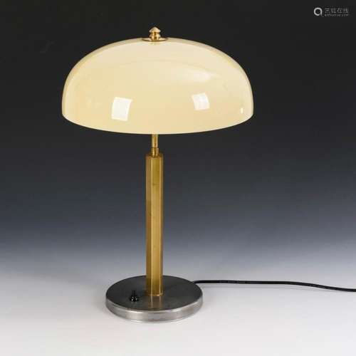 ART DECO TABLE LAMP.