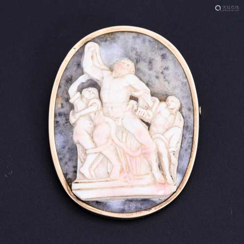 LARGE BROOCH WITH AGATE ?CAMEO.