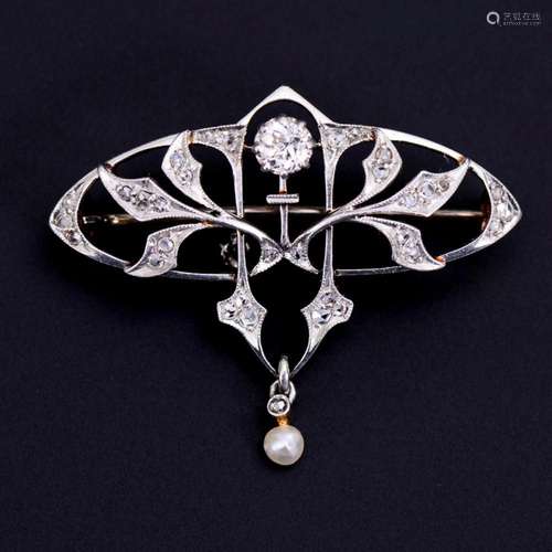 ART NOUVEAU BROOCH WITH OLD CUT DIAMOND AND DIAMOND ROSES.