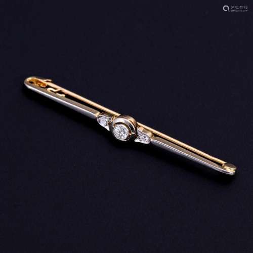 ART DECO PIN WITH OLD CUT DIAMONDS.