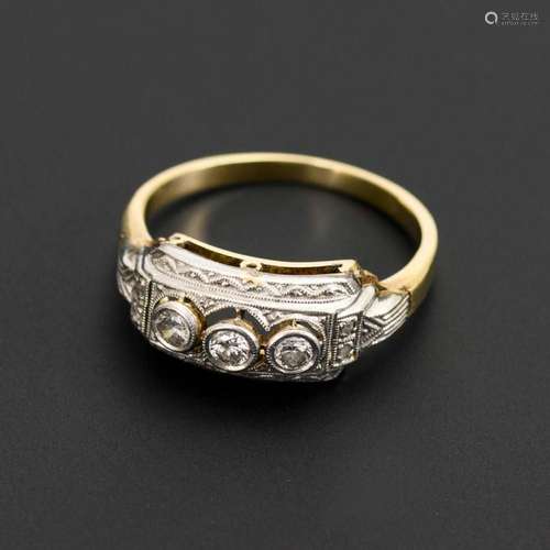 ART DECO RING WITH DIAMONDS AND DIAMOND ROSES.