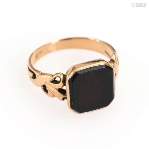 RING WITH ONYX, END OF 19TH CENTURY.