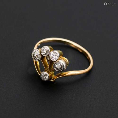 ART NOUVEAU RING WITH OLD CUT DIAMONDS.