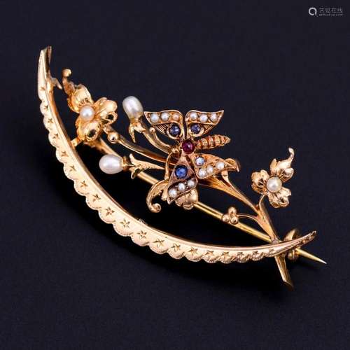 BROOCH WITH PEARLS AROUND 1900.