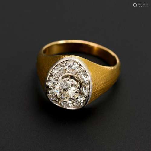 HIGH QUALITY RING WITH LARGE OLD CUT DIAMOND AND BRILLIANT C...