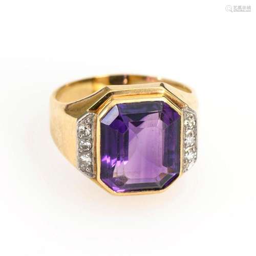 RING WITH LARGE AMETHYST AND DIAMONDS.