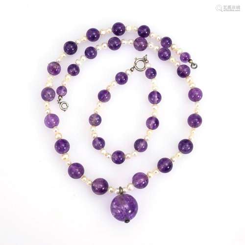 NECKLACE AND BRACELET WITH AMETHYSTS AND CULTURED PEARLS.