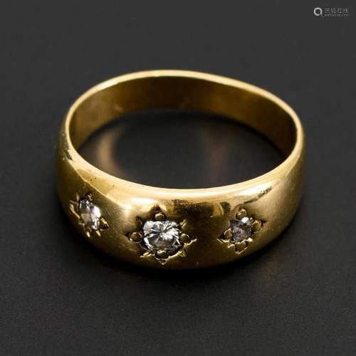 BAND RING WITH DIAMONDS.