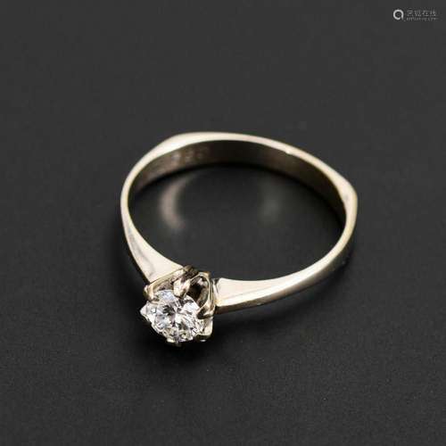 RING WITH DIAMOND SOLITAIRE.