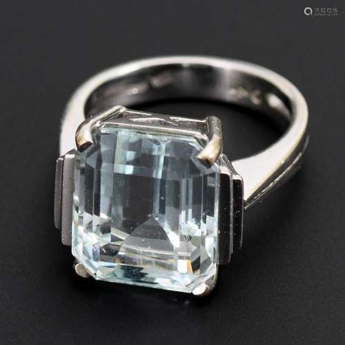 RING WITH LARGE AQUAMARINE.