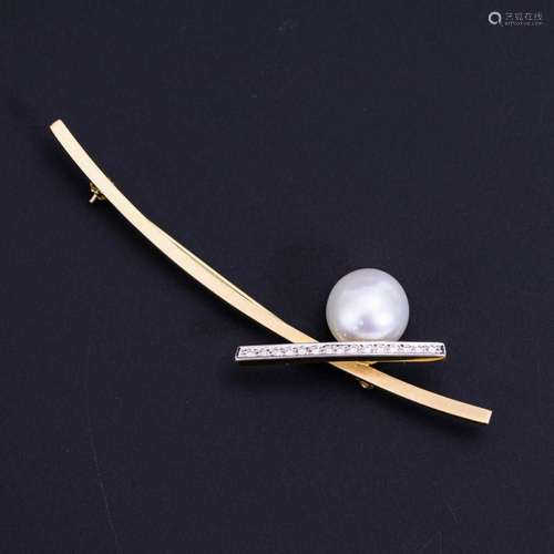 DESIGNER BROOCH WITH LARGE CULTURED PEARL AND DIAMONDS.