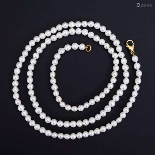 CULTURED PEARL NECKLACE.