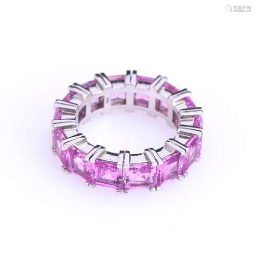 IMPOSING UNIQUE PIECE WITH PINK SAPPHIRES.