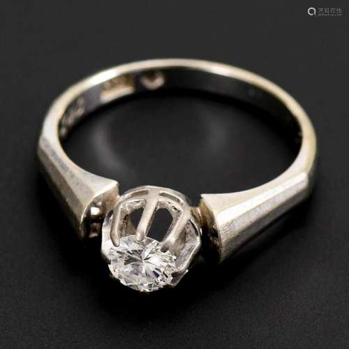 RING WITH DIAMOND.