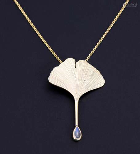 GINGKO PENDANT ON CHAIN.