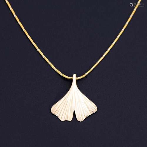 GINGKO PENDANT ON CHAIN.