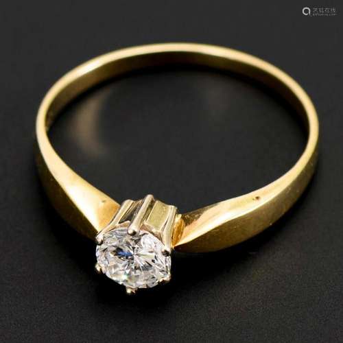 RING WITH DIAMOND SOLITAIRE.