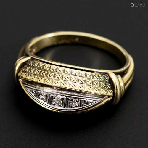 RING WITH DIAMONDS.