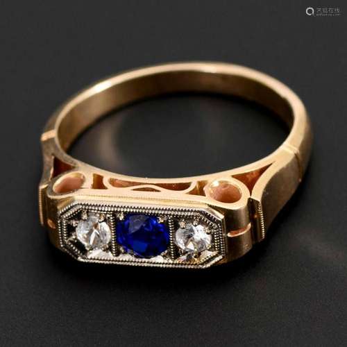 RING WITH BLUE AND COLORLESS STONES.