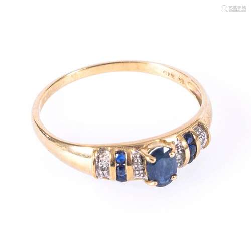 RING WITH SAPPHIRES.