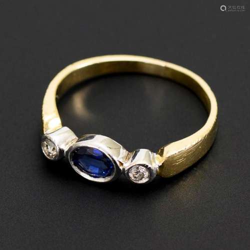 RING WITH SAPPHIRE AND DIAMONDS.