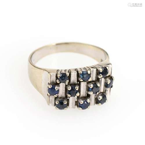 RING WITH SAPPHIRES.