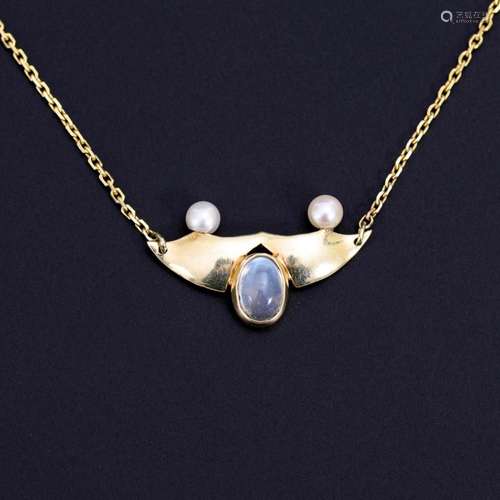 NECKLACE WITH MOONSTONE AND CULTURED PEARLS.